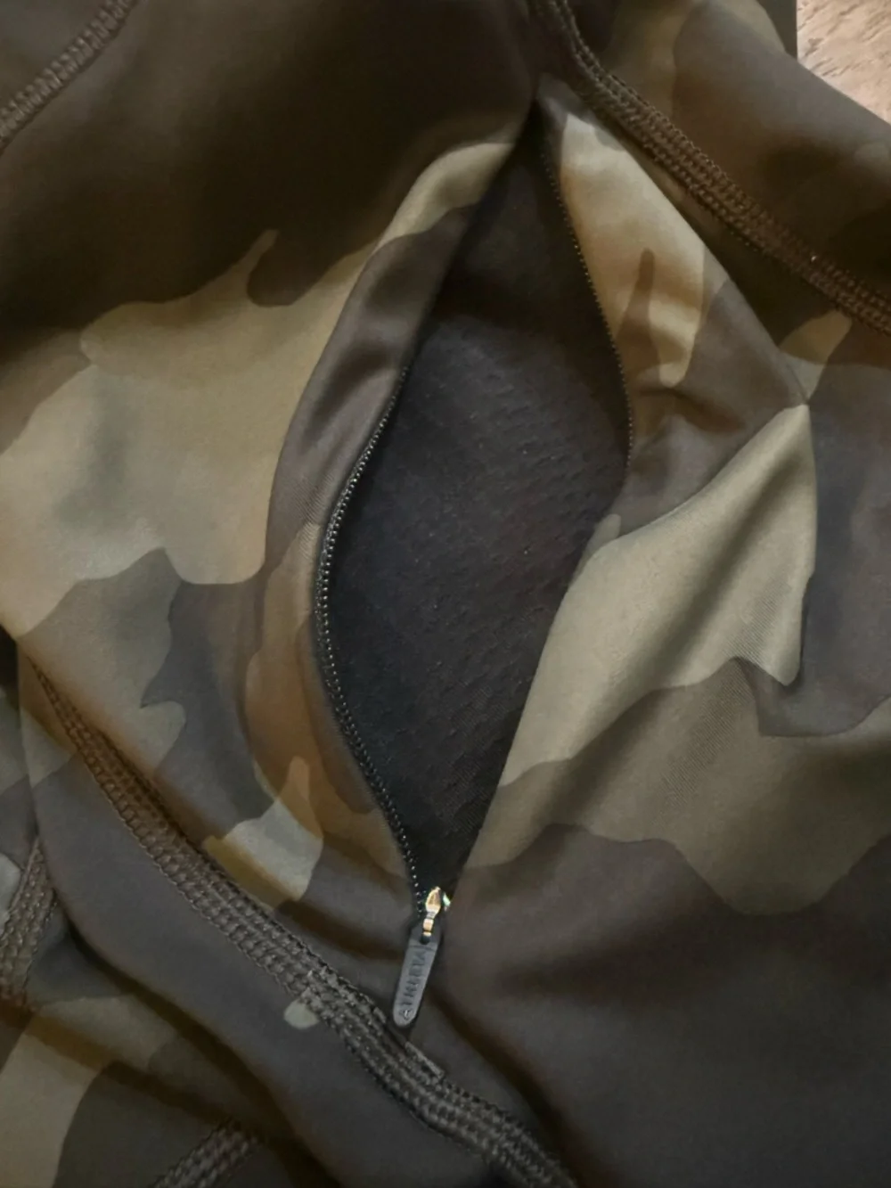 Athleta Camo Contender 7/8 Tight Leggings  in Olive and Black Size Medium